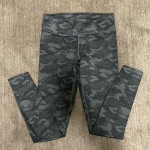 Fabletics camo mid rise powerhold pants/leggings